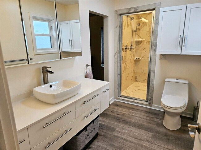 Building Photo - 1315 Peninsula Dr