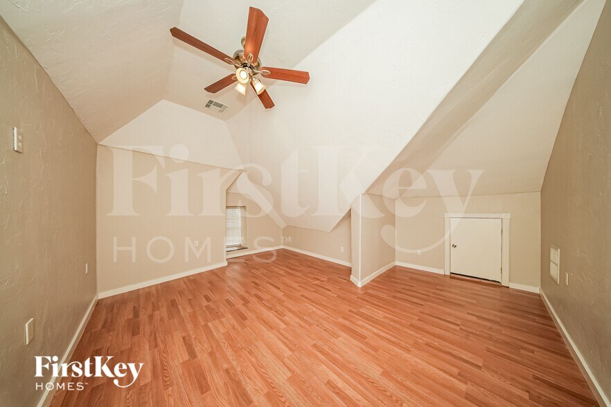 Building Photo - 17205 Vitoria Dr