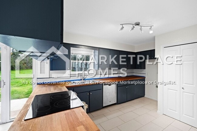 Building Photo - 2105 E Riviera Dr