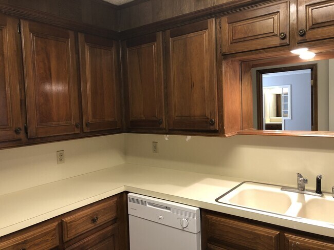 Building Photo - Great House