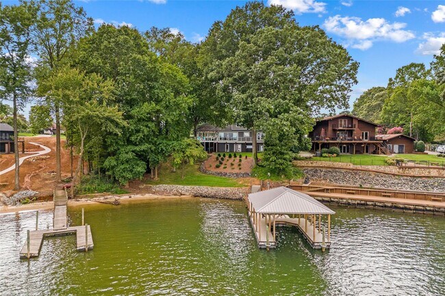 Building Photo - 9598 Riviera Dr