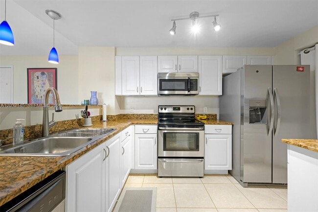 Building Photo - 215 SW 42nd Ave