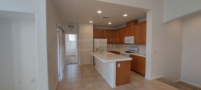 Building Photo - Sierra View Townhouse Lincoln  2 Bed 2 Ba ...