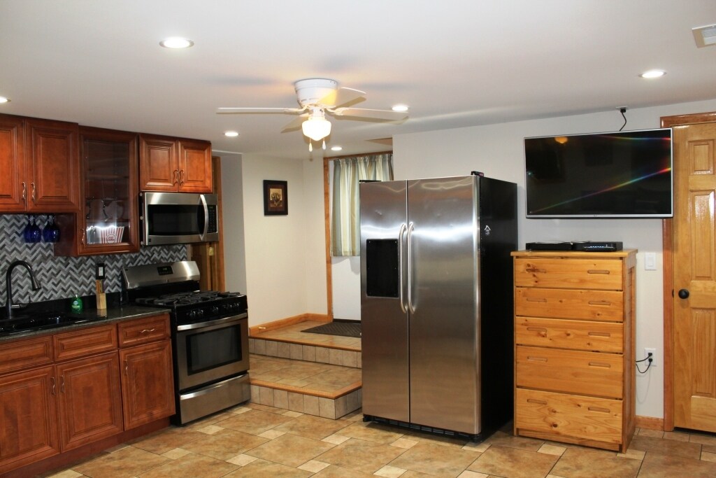 Stainless steel appliances and smart Roku TV - 102 Holiday Ln