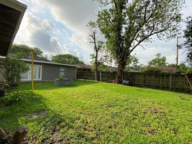 Building Photo - 1305 Zuber Dr