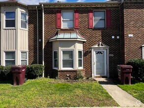 Building Photo - Great Bridge Townhouse For Rent