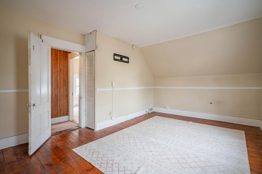 Building Photo - 459 Central St