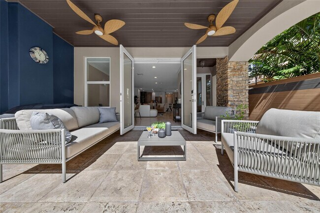 Building Photo - 1215 NE 1st St