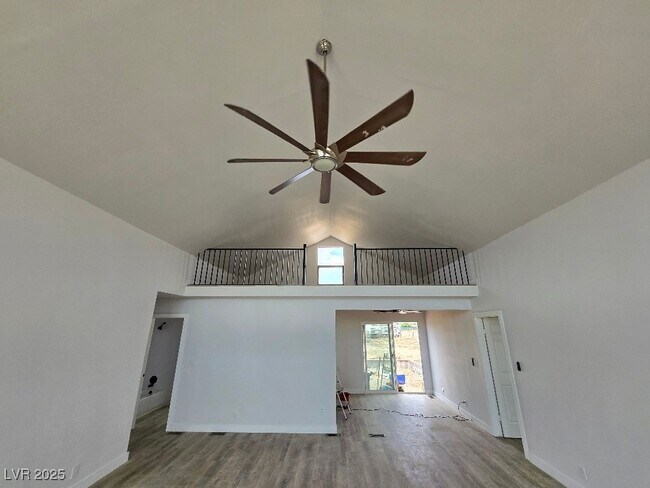 Building Photo - 270 W Patricia Ave