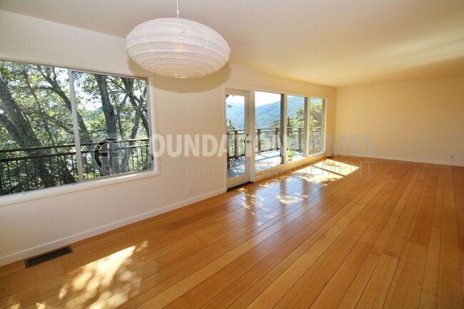 Building Photo - 4BD/2BA San Anselmo Home on a Cul-De-Sac!  Mount Tam Views!  Large Yard!   FOUNDATION