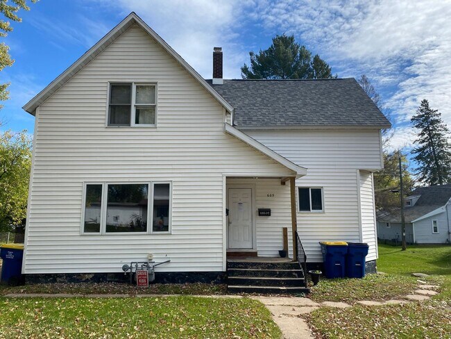 Building Photo - 605 N State St