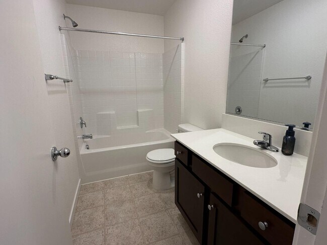 Building Photo - 395 Yandris Ct