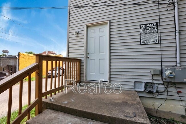Building Photo - 448 N Champion Ave