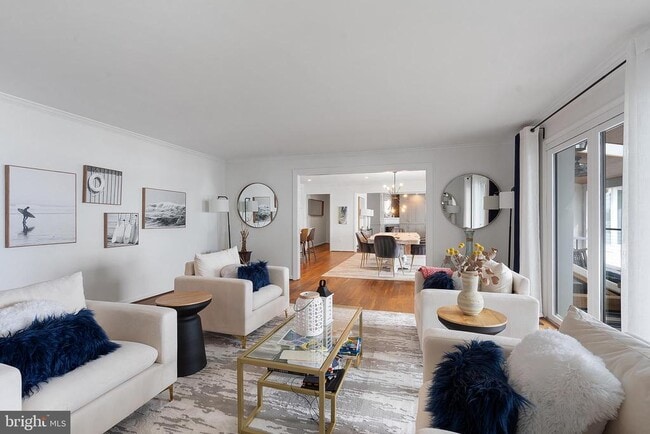 Building Photo - 5837 River Dr