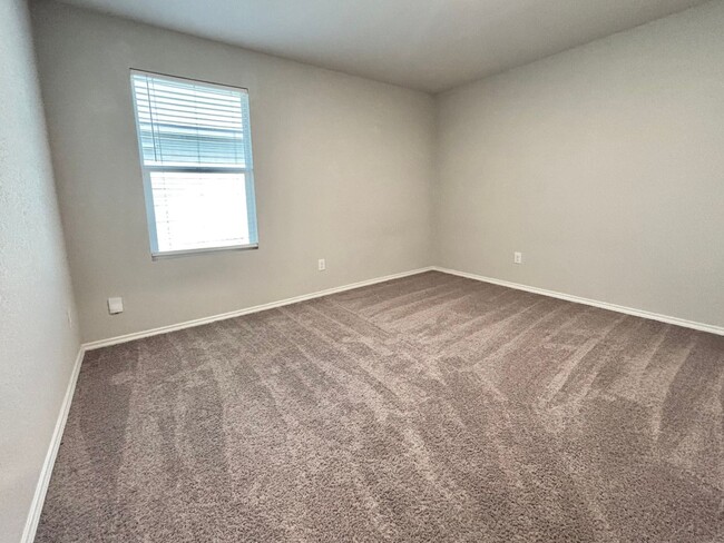 Building Photo - Beautiful 4 Bedroom Home in Schertz!