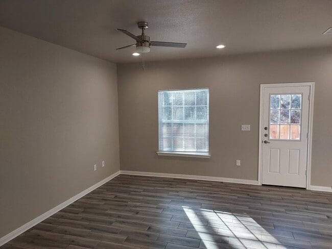 Building Photo - 103 Meyers Ter Cir