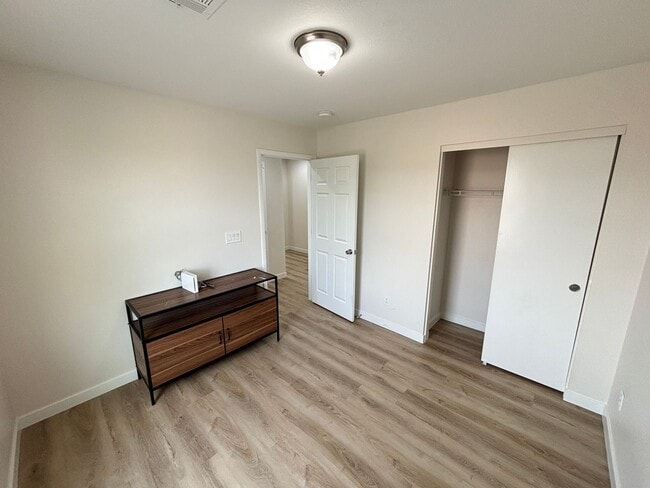 Building Photo - 1729 Ronzard Ave