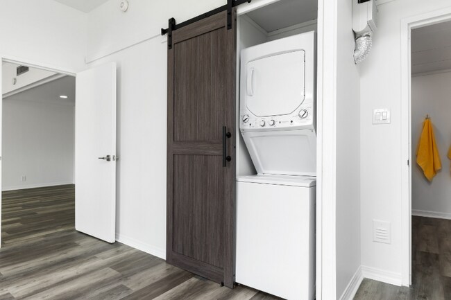 Building Photo - 4600 Ocean Dr