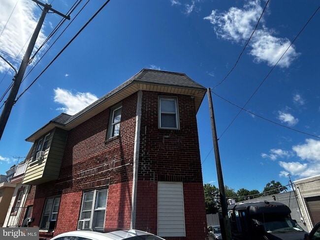 Building Photo - 1860 Wakeling St