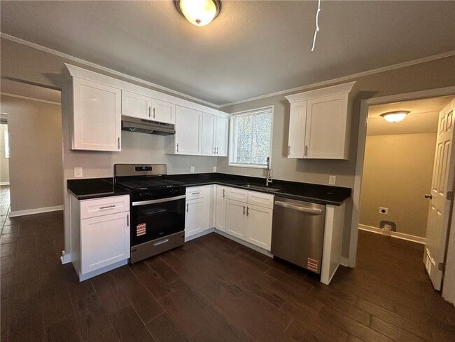 Building Photo - 4010 Sunnyvale Ln S