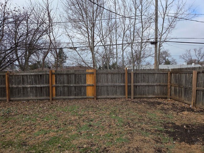 Building Photo - 3 bed, 1 bath, 1 car garage with fenced in backyard. District 66, right next to Aksarben!