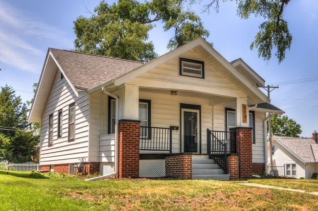 Building Photo - 4 bed in Aksarben