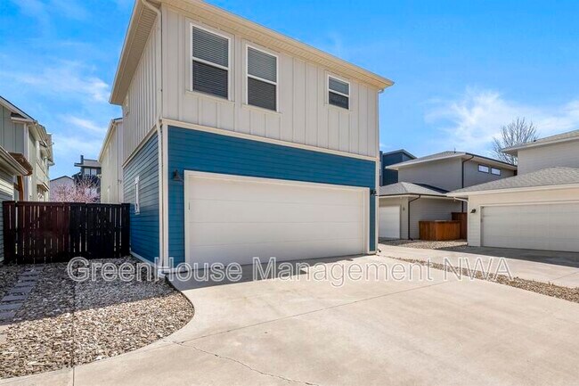 Building Photo - 636 SW B St