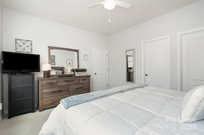 Building Photo - 3021 Honeylocust Ln