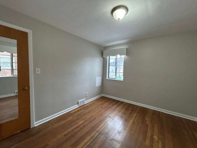 Building Photo - 19181 Lakeshore Blvd