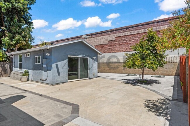 Building Photo - Unit ADU