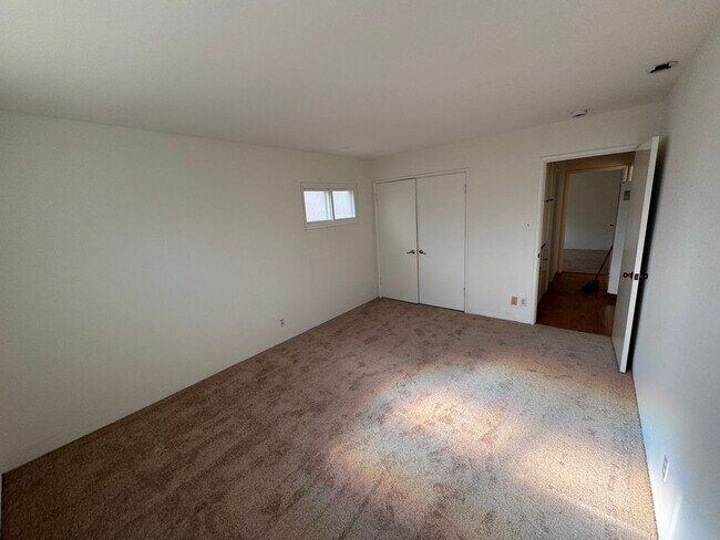 Building Photo - COMING SOON - Charming 3 bedroom 2 bath townhouse