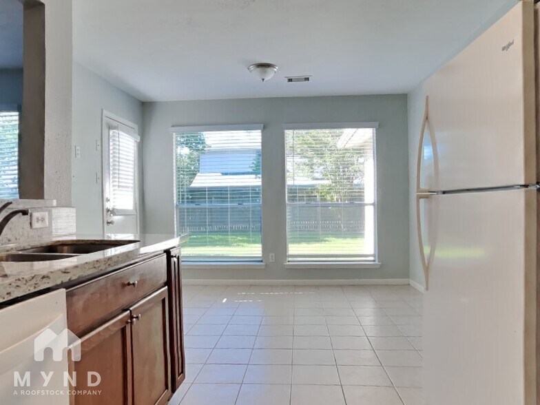 Building Photo - 22715 Tara Way Dr