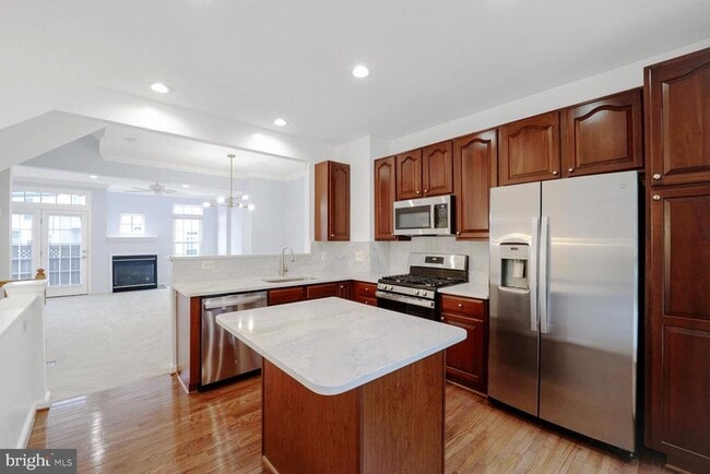 Building Photo - 2737 Manhattan Pl