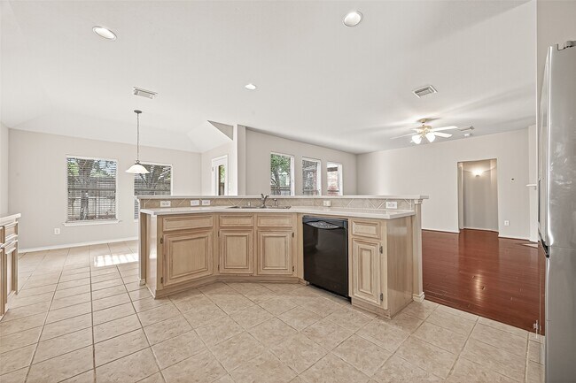 Building Photo - 26414 Suffield Glen Ln