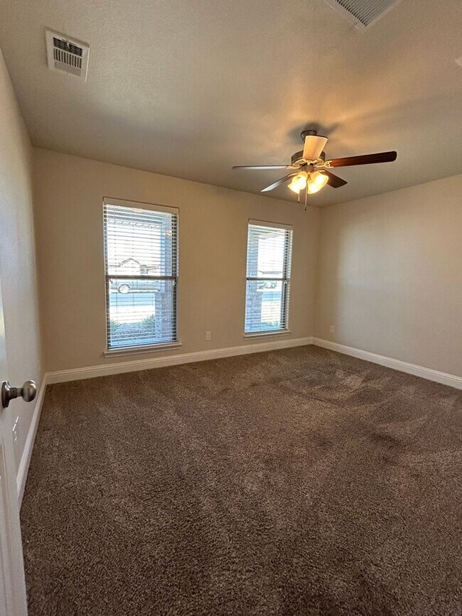 Building Photo - 9312 Sagebrush Ave