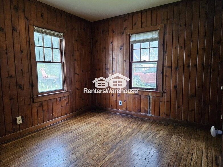 Building Photo - 1525 32nd St