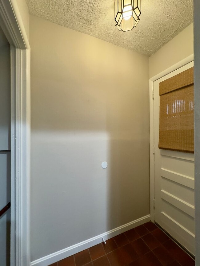 Building Photo - Charming Split-Level Interior 3 Bedroom/2 Bathroom Detached Home in Lutherville Timonium, MD!