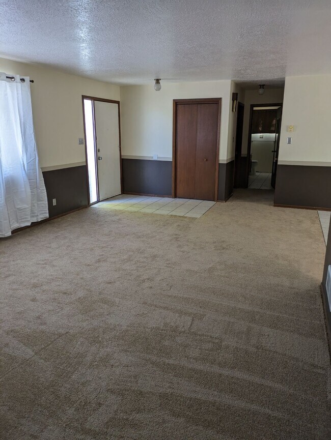 Building Photo - 809 Cherokee Ln