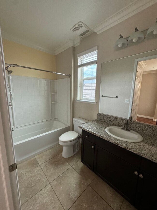 Building Photo - Beautiful 3 Bed 2.5 Bath in Copper River