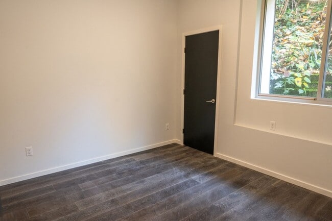 Building Photo - 3Bd/3.5Ba Seattle Townhouse