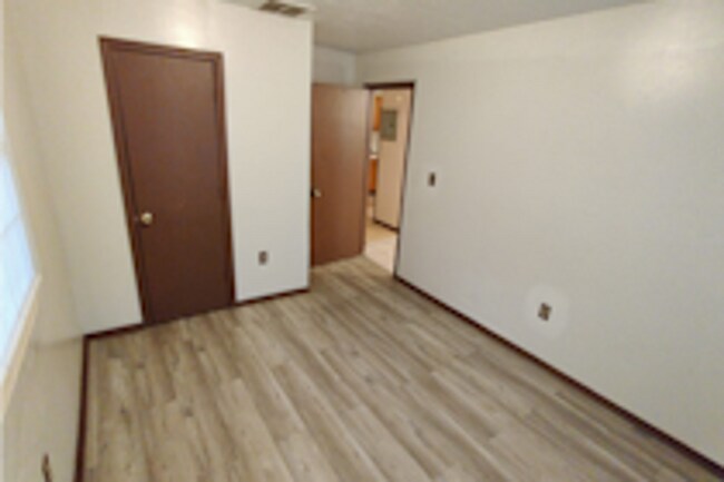 Building Photo - Comfort 2/1 Living