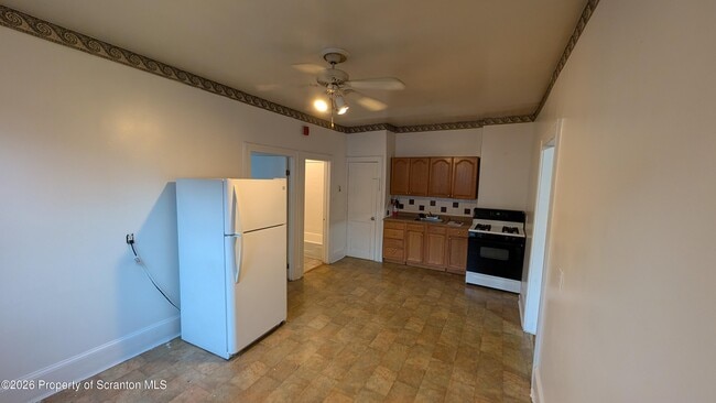 Building Photo - 914 W Lackawanna Ave