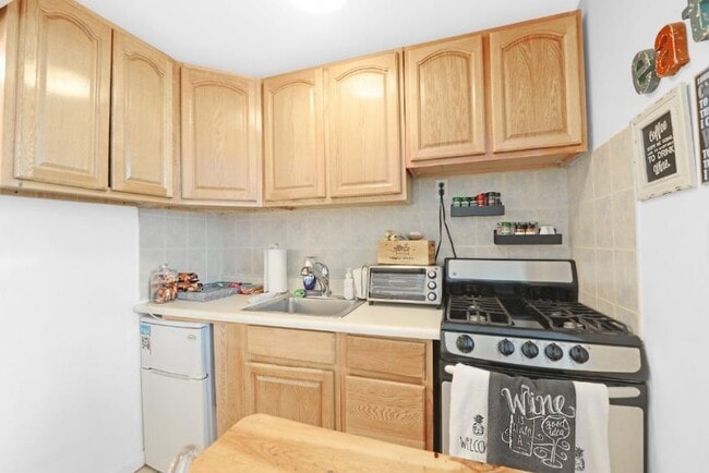 Building Photo - 0 bedroom in New York NY 10065