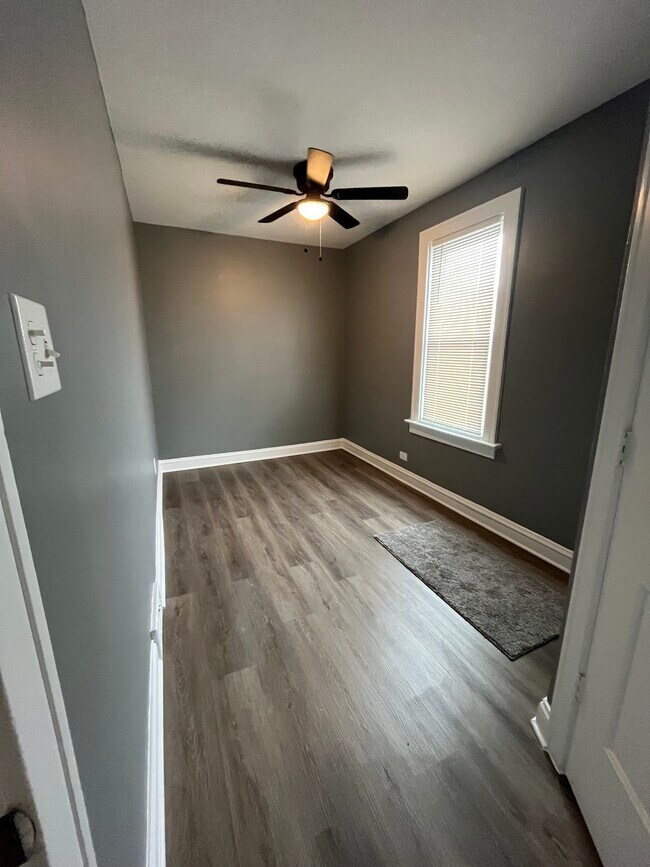 Building Photo - 10021 S Exchange Ave