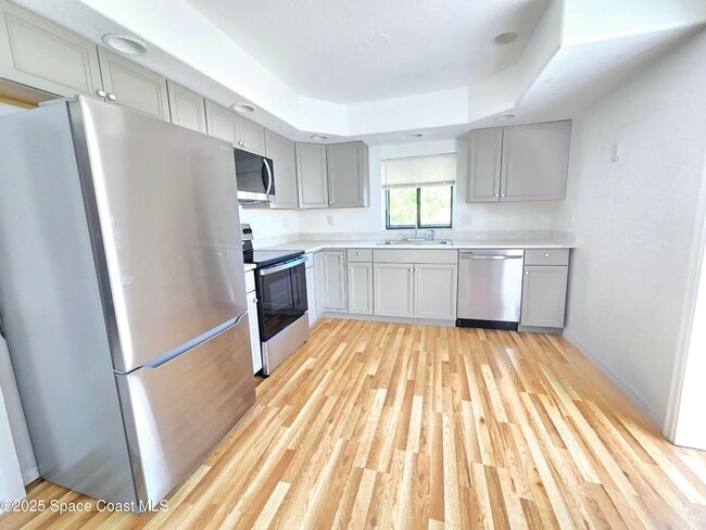 Building Photo - 484 Poinciana Dr
