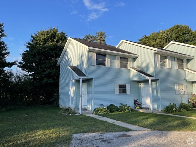 Building Photo - 1787 Apartment Dr