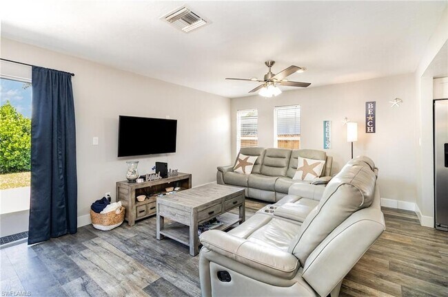 Building Photo - 517 98th Ave N