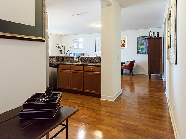 Building Photo - 450 E Waterside Dr