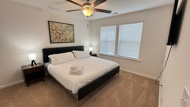 Building Photo - 153 Roxanne Dr