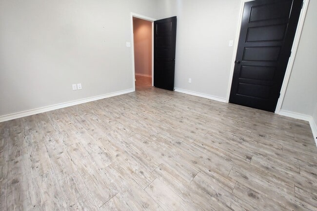 Building Photo - AUGUST PRE-LEASE! Modern 3-Bedroom Apartment with 2-Car Garage – Recently Constructed in Lubbock,...
